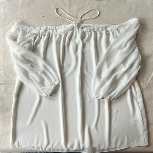 Cold shoulder, off-white light-weight top - Picture 1 of 4